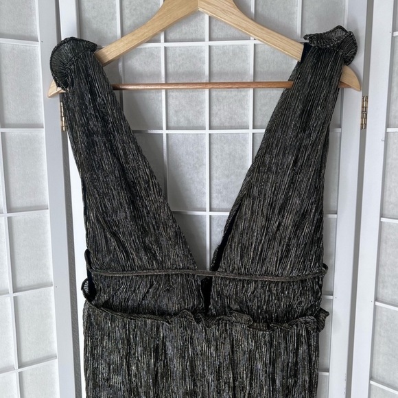 LULU’S Stunning Low Neck-Line Gown - Picture 8 of 12